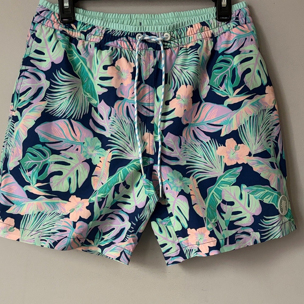 Chubbies 7" Tropical Print Classic Swim Trunks Lined - Picture 2 of 9